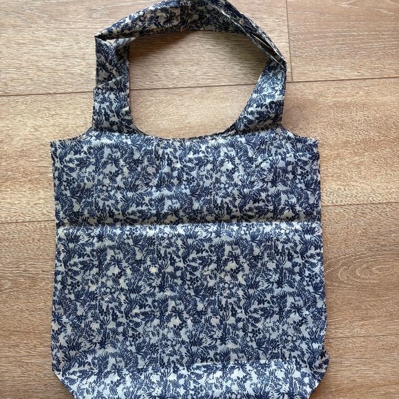 A.P.C. blue floral tote - Picture 2 of 4